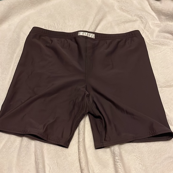 Under armor spandex - Picture 2 of 2